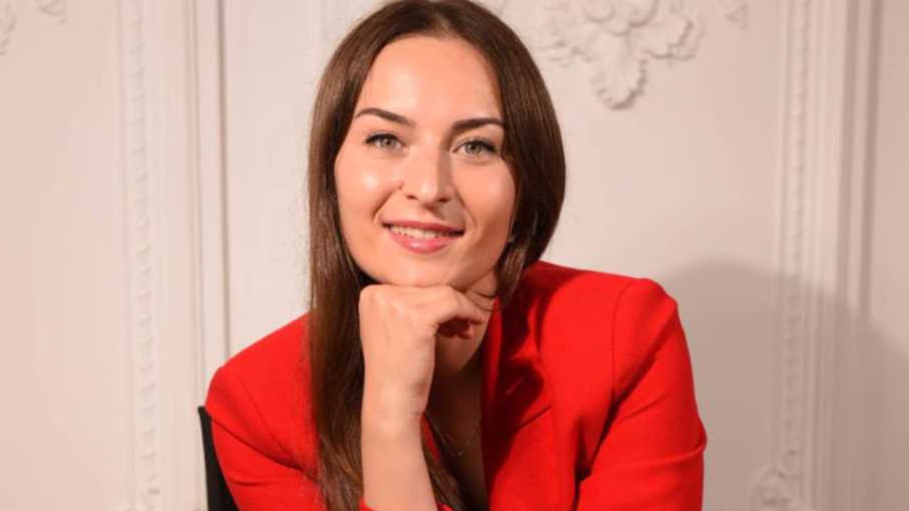 Salatın Xocalıyeva: Ümdə arzum Qarabağın incisi Şuşa şəhərini görməkdir - MÜSAHİBƏ