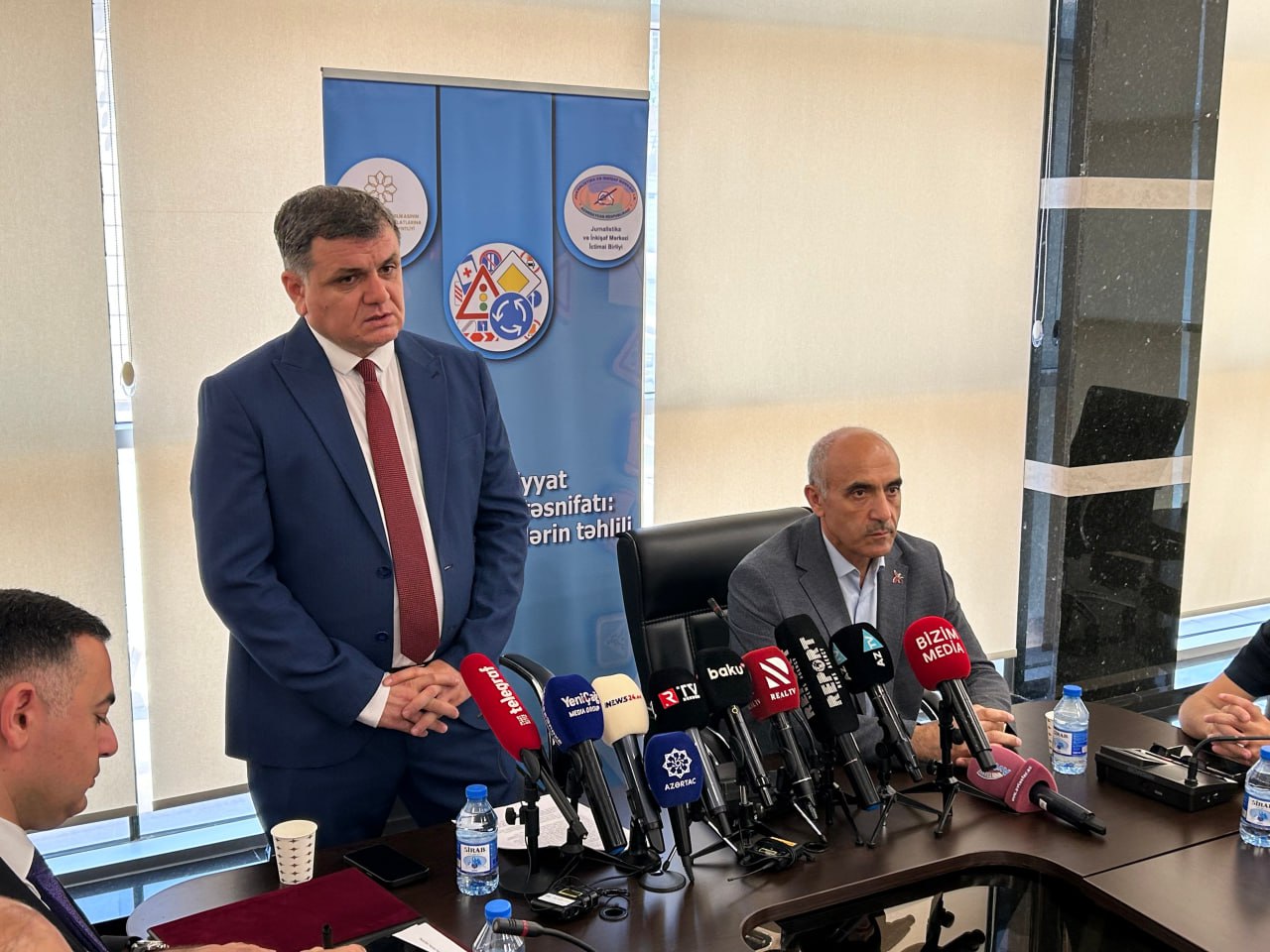 Müşfiqabadda yerüstü keçid narkomanların yuvasına çevrilib