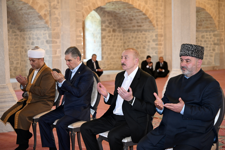 Şuşada məsciddə dua etdilər– FOTO