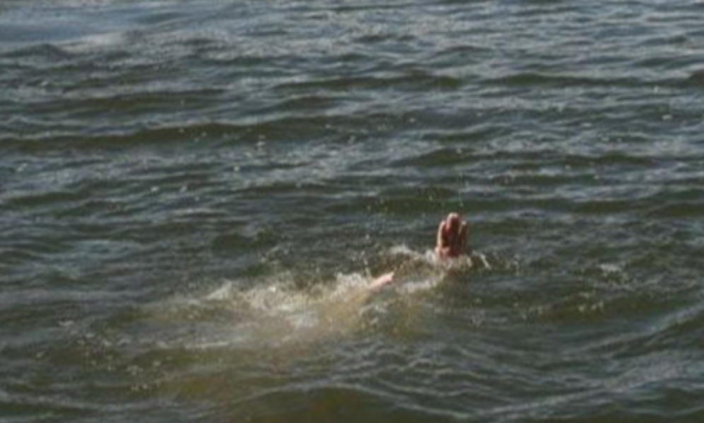 Şüvəlan çimərliyində bir nəfər batdı - Axtarışlar DAVAM EDİR Şüvəlan çimərliyində bir nəfər batdı - Axtarışlar DAVAM EDİR