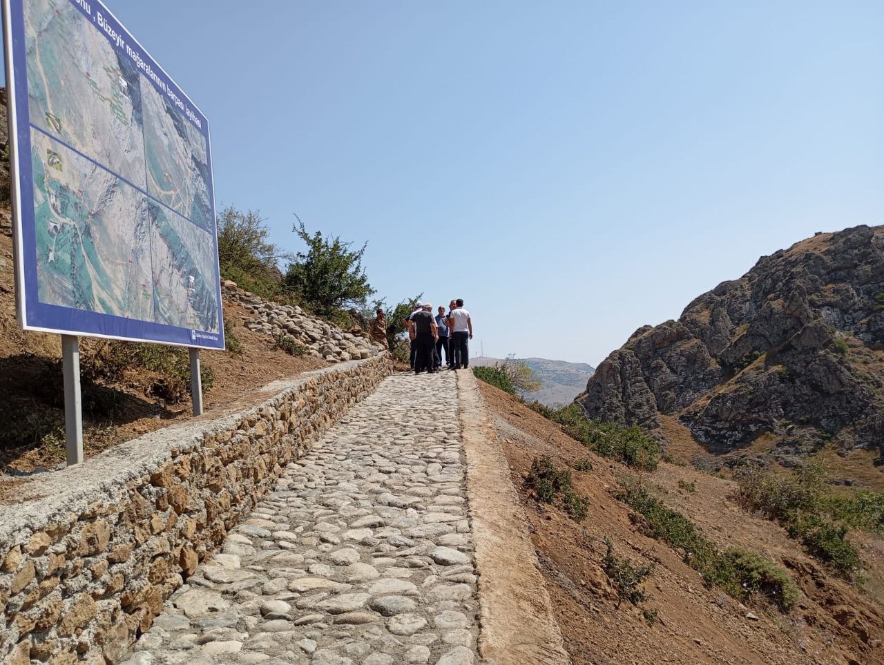 Lerikdə Büzeyir mağarasına yol çəkilir – FOTO