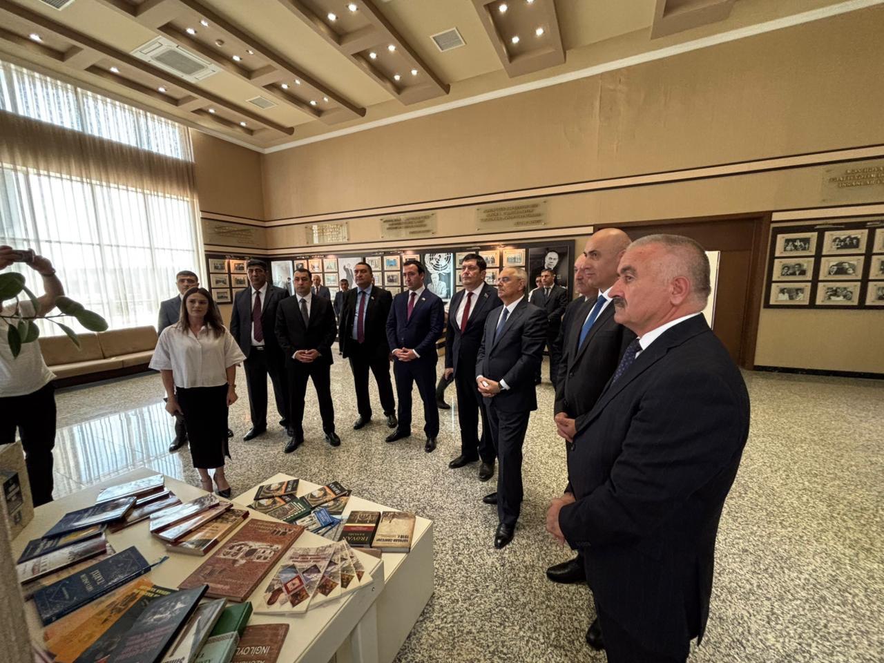 “Qərbi Azərbaycan irsi” – Yeni kitabın təqdimatı keçirildi – FOTO
