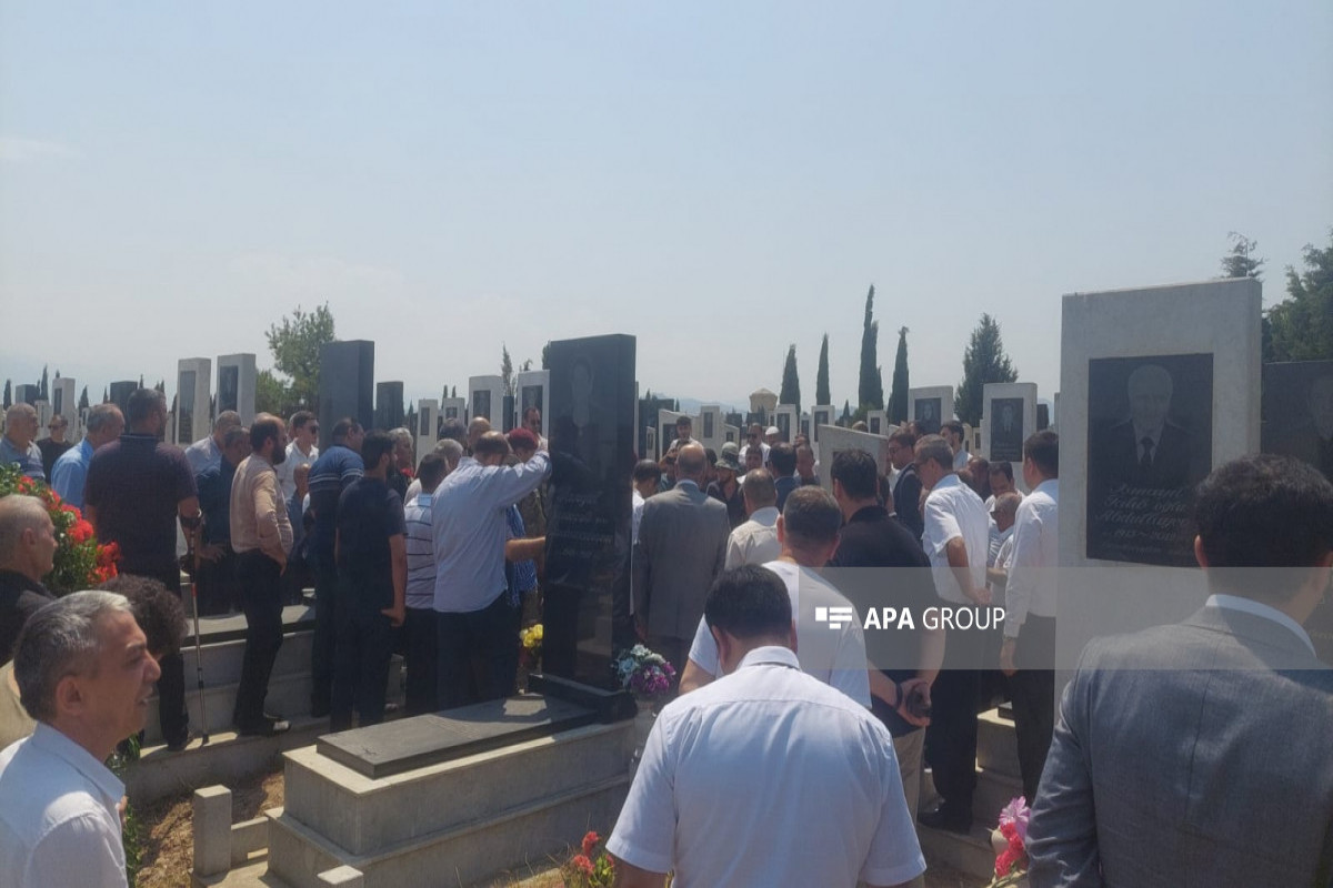 Milli Qəhrəman Natiq Qasımovun anası dəfn olundu – FOTO Milli Qəhrəman Natiq Qasımovun anası dəfn olundu – FOTO