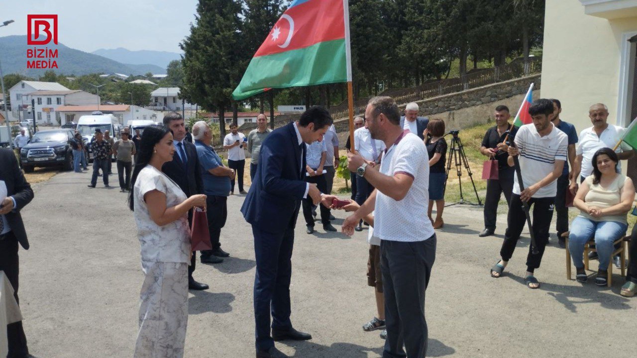 Ballıca kəndində 17 ailəyə evlərinin açarları təqdim edildi - FOTO Ballıca kəndində 17 ailəyə evlərinin açarları təqdim edildi - FOTO