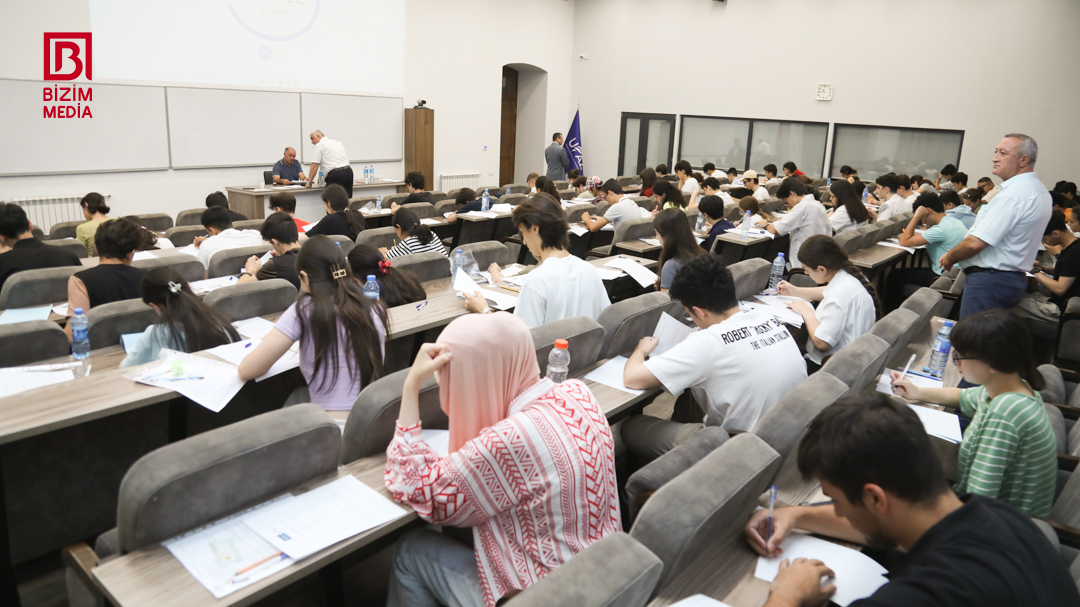 Azərbaycan-Fransız Universitetinə qəbul imtahanı keçirildi- FOTO/VİDEO Azərbaycan-Fransız Universitetinə qəbul imtahanı keçirildi- FOTO/VİDEO