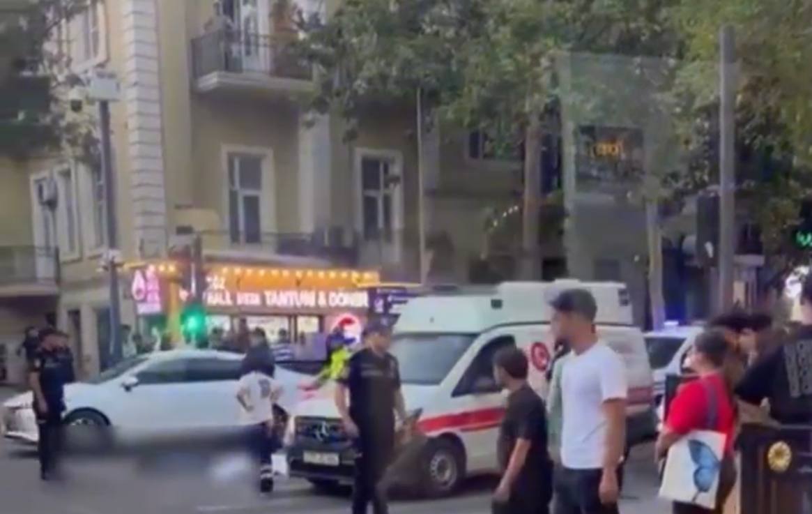 Bakıda skuter sürən qadını maşın vurub öldürdü - VİDEO Bakıda skuter sürən qadını maşın vurub öldürdü - VİDEO