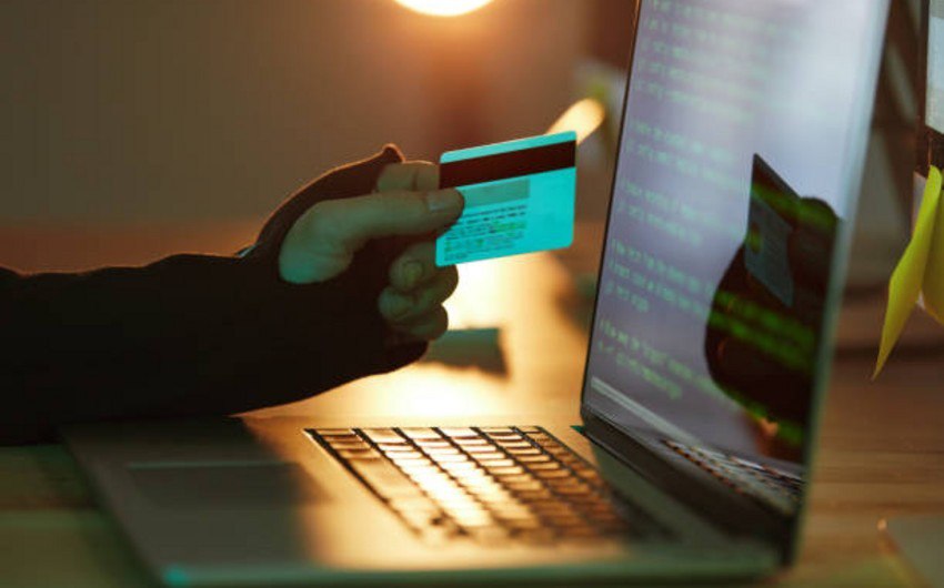 Türkiyə vətəndaşı Azərbaycan banklarının adından 78 minlik DƏLƏDUZLUQ ETDİ Türkiyə vətəndaşı Azərbaycan banklarının adından 78 minlik DƏLƏDUZLUQ ETDİ