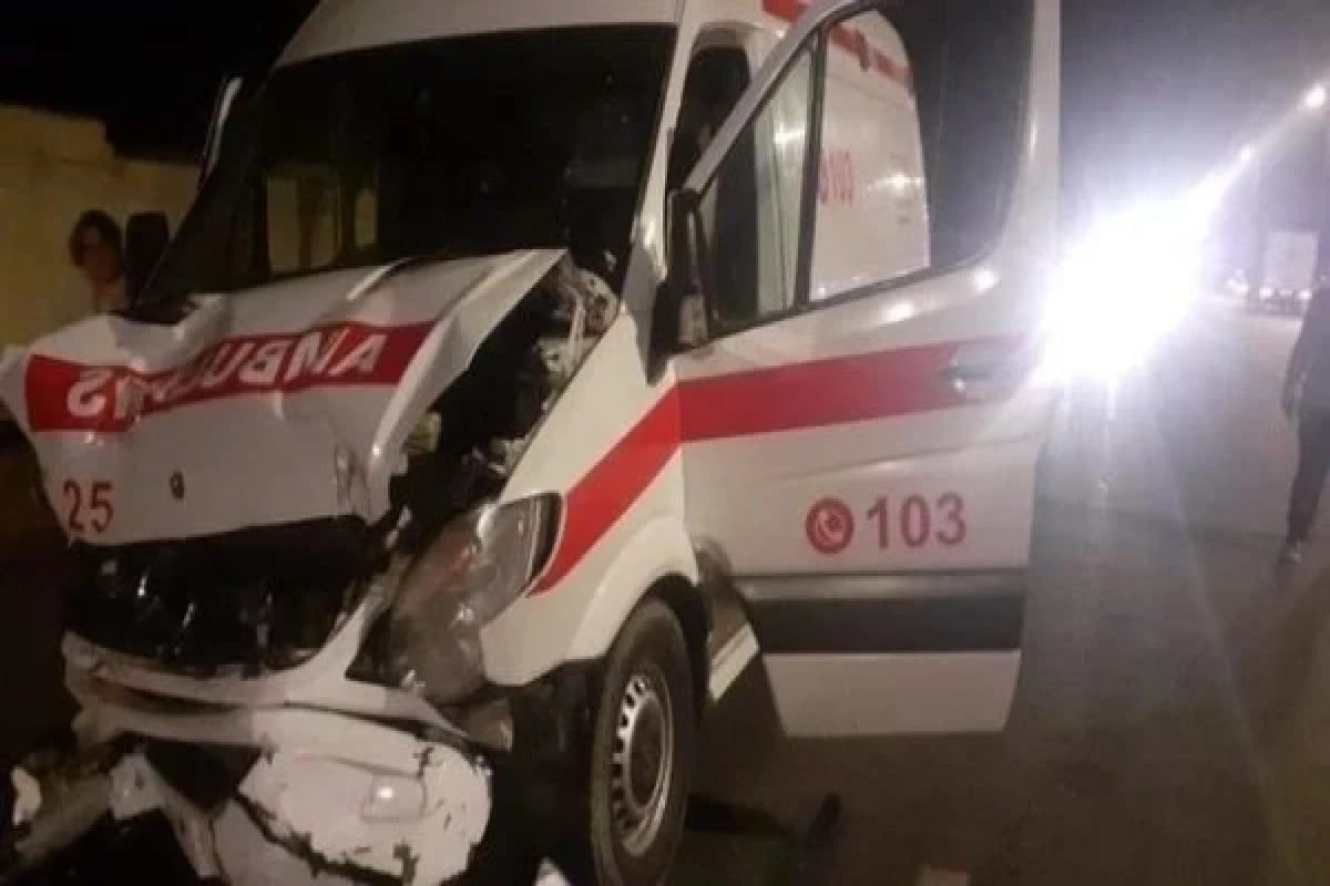 Hacıqabulda təcili yardım maşını QƏZAYA UĞRADI – Ölən və yaralananlar var - VİDEO Hacıqabulda təcili yardım maşını QƏZAYA UĞRADI – Ölən və yaralananlar var - VİDEO