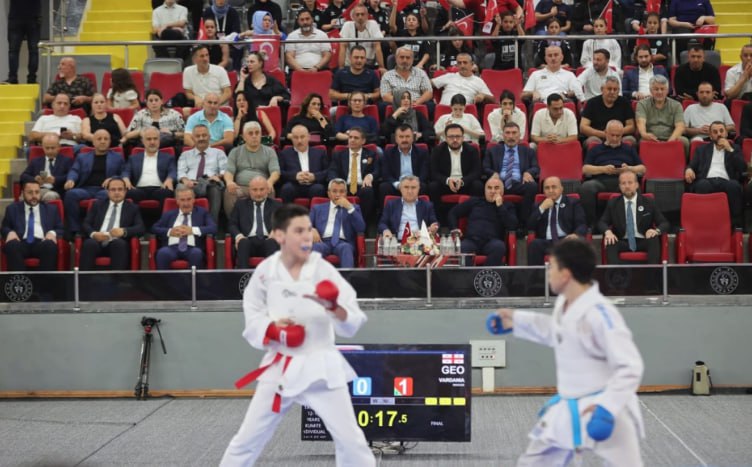 Karateçilərimiz Türkiyədə medal qazandılar - FOTO Karateçilərimiz Türkiyədə medal qazandılar - FOTO