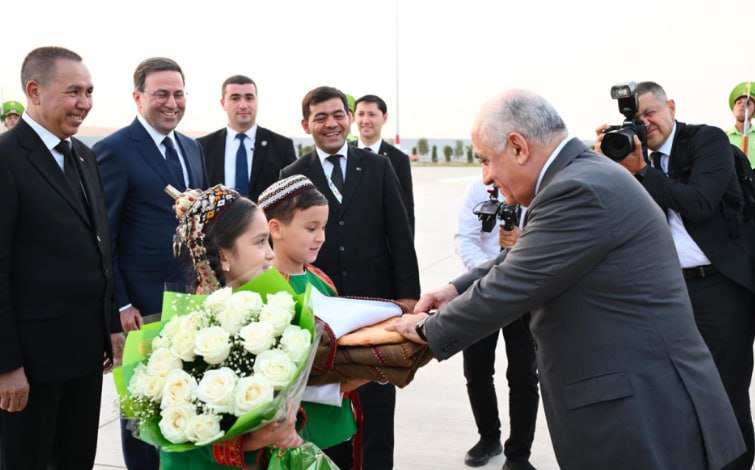 Əli Əsədov Türkmənistana getdi - FOTO Əli Əsədov Türkmənistana getdi - FOTO