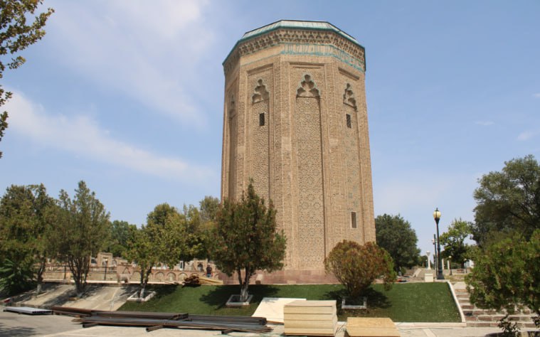 Möminə xatun türbəsi bərpa edilir - FOTO Möminə xatun türbəsi bərpa edilir - FOTO