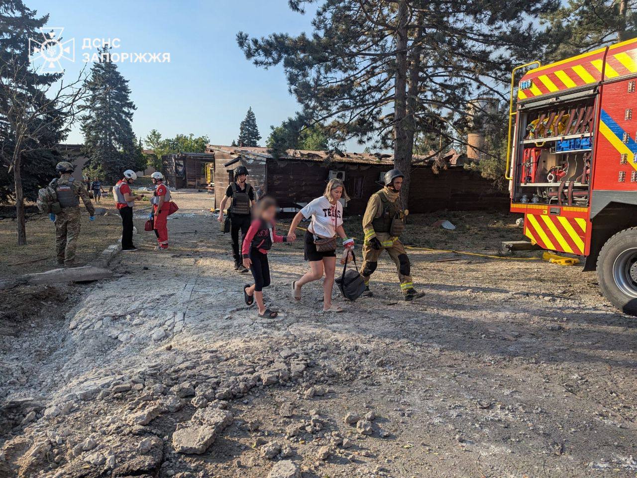 Rusiya Zaporojyeni atəşə tutdu: Ölənlər və yaralılar var - FOTO/VİDEO Rusiya Zaporojyeni atəşə tutdu: Ölənlər və yaralılar var - FOTO/VİDEO