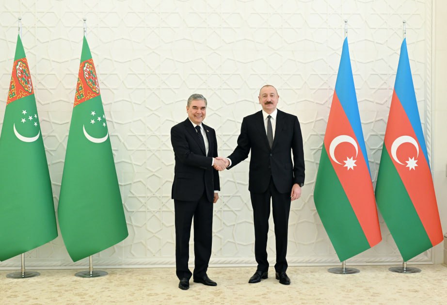 İlham Əliyev Qurbanqulu Berdiməhəmmədova zəng etdi