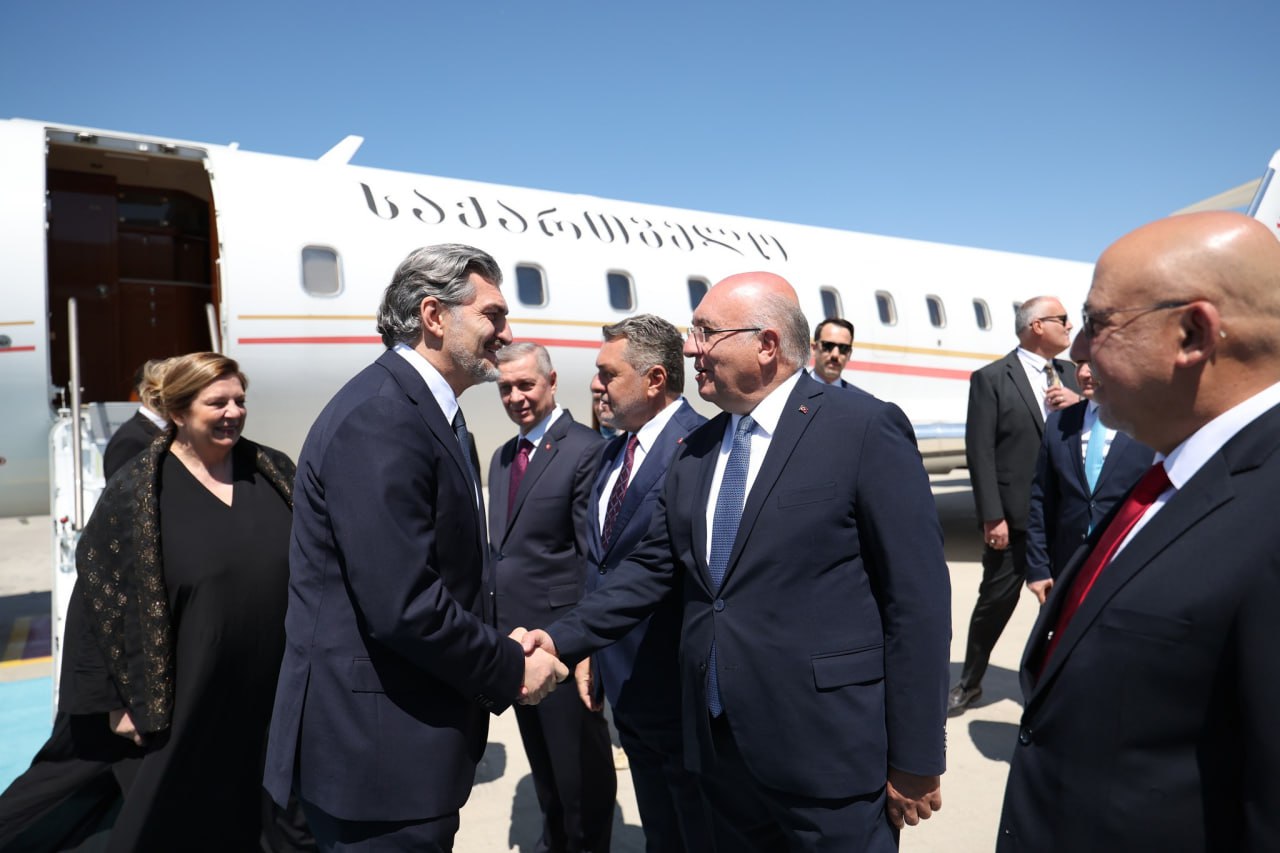 Türkiyəyə ilk rəsmi səfərini etdi – FOTO
