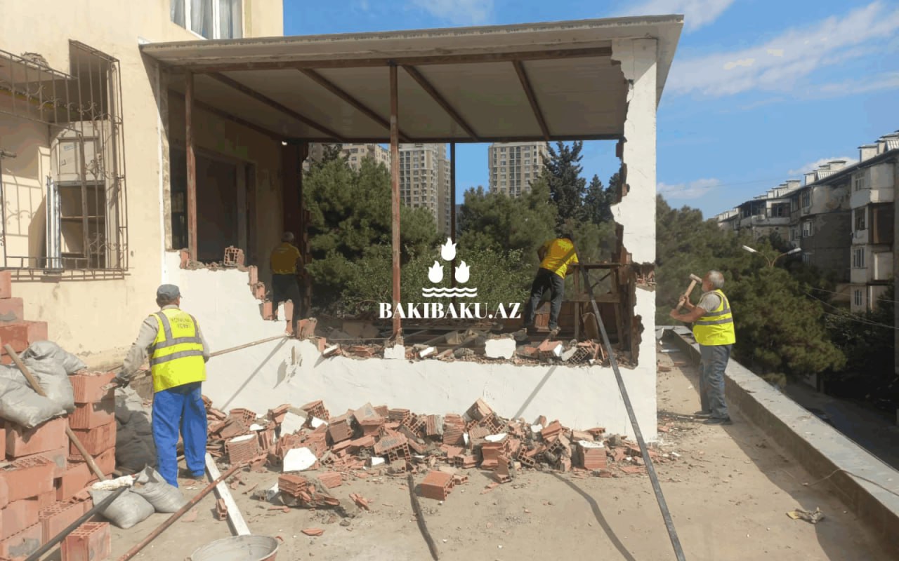 Yasamalda binaya qanunsuz artırılan eyvan söküldü - Fotolar
