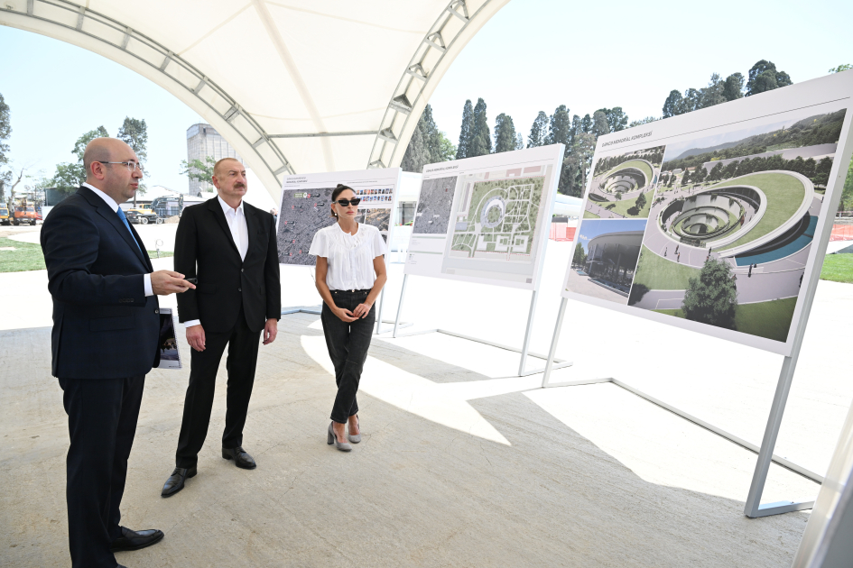 İlham Əliyev və Mehriban Əliyeva Gәncә Memorial Kompleksində - FOTO/VİDEO