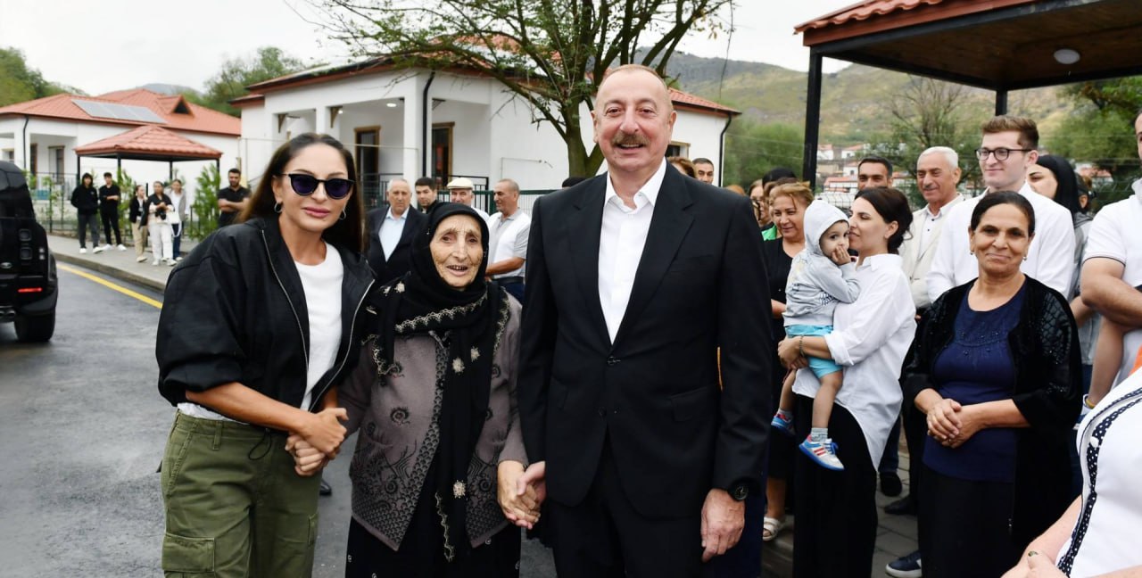 Prezident və birinci xanım Kəlbəcər sakinləri ilə GÖRÜŞDÜLƏR