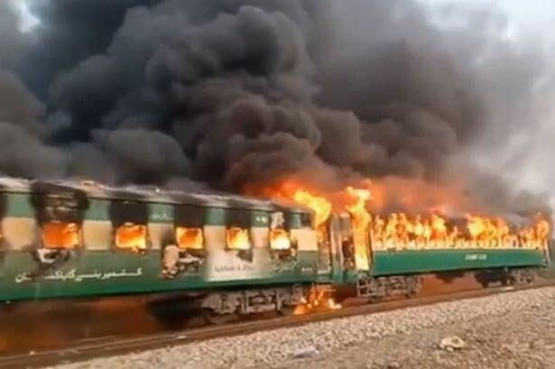 Krımda əməliyyat: Rusların yanacaq qatarı vuruldu - Video