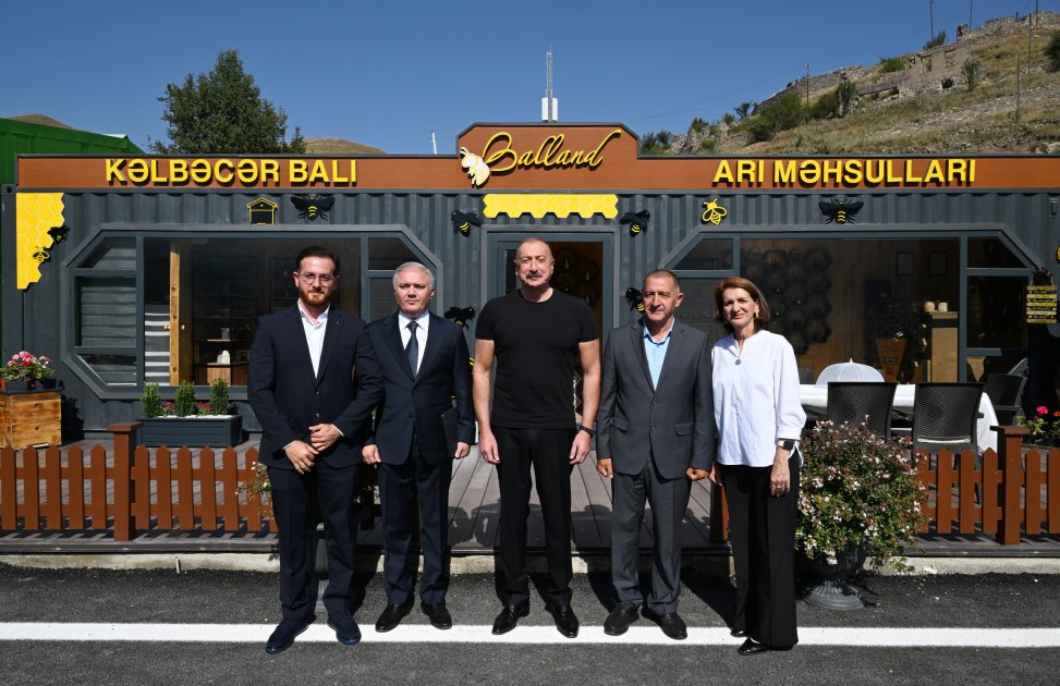 Prezident “Balland – Kəlbəcər balı, arı və arıçılıq məhsulları mağazası”nın açılışında - FOTO