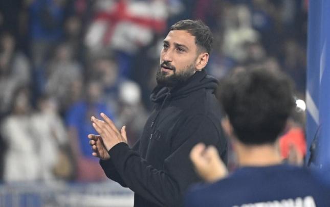 Donnarumma PSJ azarkeşləri ilə VİDALAŞDI Donnarumma PSJ azarkeşləri ilə VİDALAŞDI