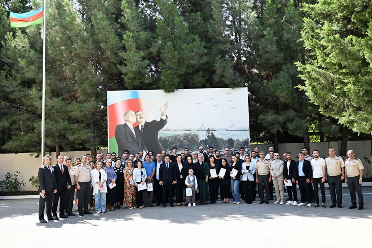 Məhərrəmlə Siracın medalları ailələrinə təqdim edildi