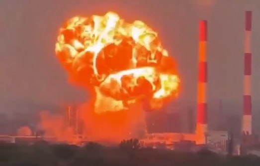 Samaradakı neft emalı zavodunun vurulma ANI – VİDEO
