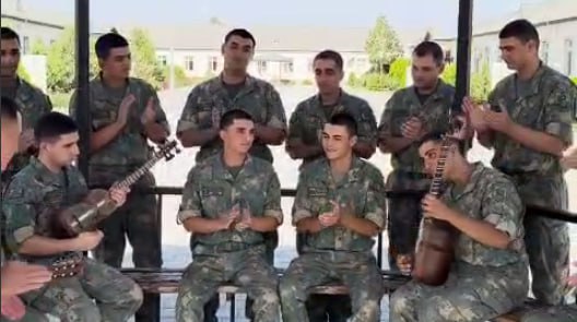 Hərbçilərimiz “Qarabağ”ı belə təbrik etdilər – VİDEO Hərbçilərimiz “Qarabağ”ı belə təbrik etdilər – VİDEO