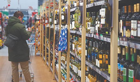 Saxta aksiz markalı külli miqdarda alkoqollu içki dövriyyədən ÇIXARILDI