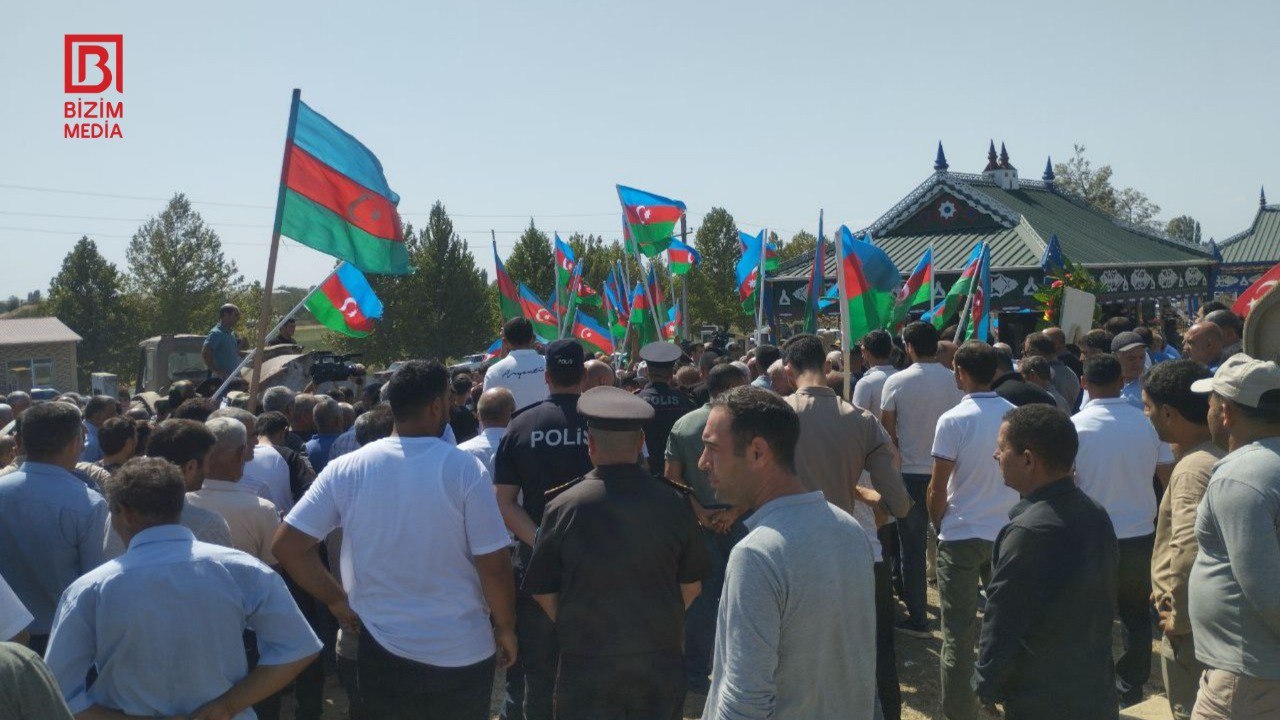 Şəhid Sumbat Əliyev doğma kəndində torpağa tapşırıldı – FOTO Şəhid Sumbat Əliyev doğma kəndində torpağa tapşırıldı – FOTO