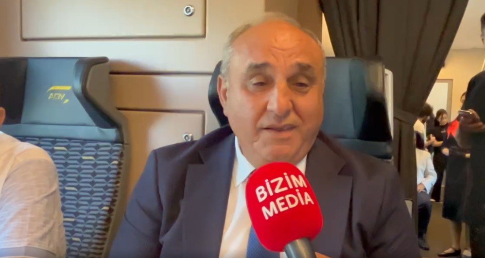 32 il sonra Ağdama qatarla gedən Cabir Abdullayevin ifasında "Ağdam" mahnısı – VİDEO