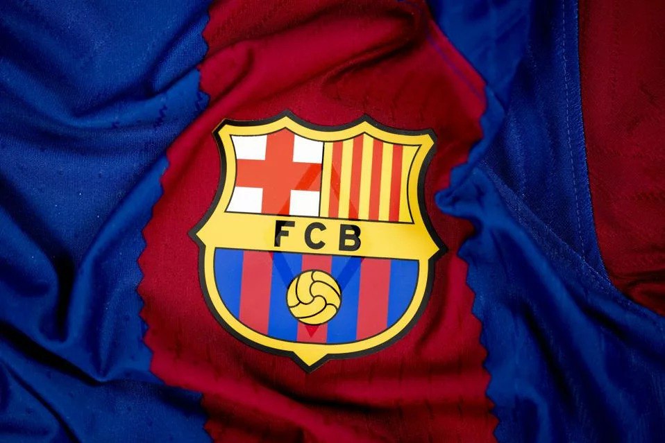 "Barselona" 17 yaşlı azərbaycanlı futbolçu ilə müqavilə imzaladı - FOTO "Barselona" 17 yaşlı azərbaycanlı futbolçu ilə müqavilə imzaladı - FOTO