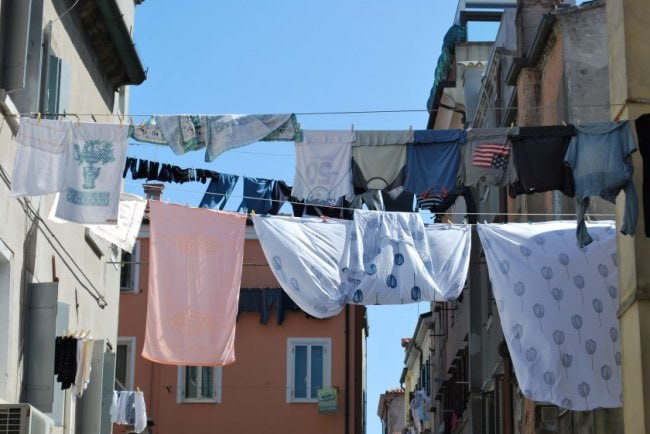 Bakının mərkəzində eyvandan paltar asmaq qadağandır? – ARAŞDIRMA