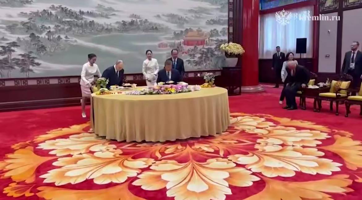 Putin Pekində Si Cinpinlə ikitərəfli danışıqlar apardı - VİDEO Putin Pekində Si Cinpinlə ikitərəfli danışıqlar apardı - VİDEO