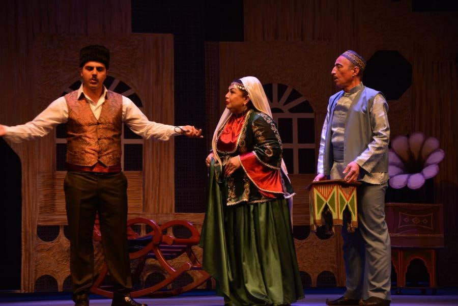 Səhnəyə DÖNÜŞ - Teatrlar yeni mövsümə hansı yeniliklərlə başlayır? – SORĞU Səhnəyə DÖNÜŞ - Teatrlar yeni mövsümə hansı yeniliklərlə başlayır? – SORĞU