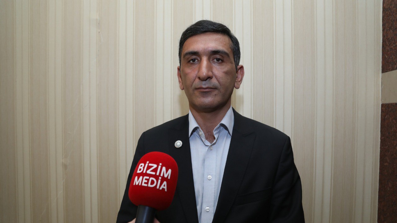 “Ehsan vermək üçün kredit götürürlər” - İlahiyyatçı