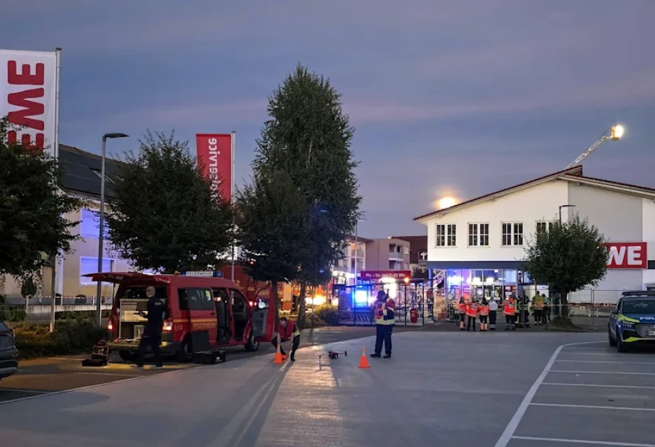 Supermarketin damı çökdü - 4 nəfər xəsarət aldı