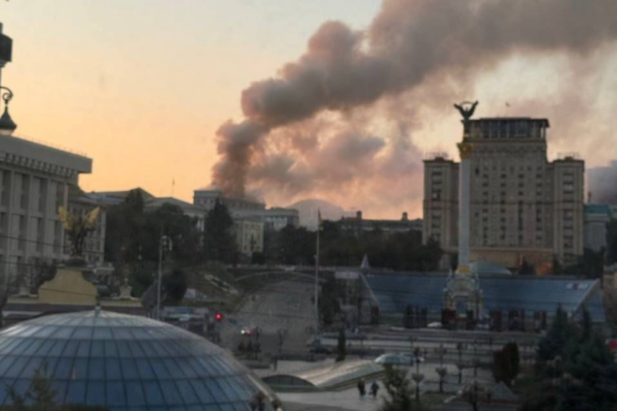 Rusiya ordusu Kiyevdə hökumət binasına zərbə endirdi - FOTO