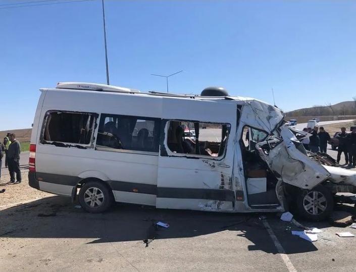 Bakıda mikroavtobus qəzaya düşdü – ONLARLA YARALI VAR Bakıda mikroavtobus qəzaya düşdü – ONLARLA YARALI VAR