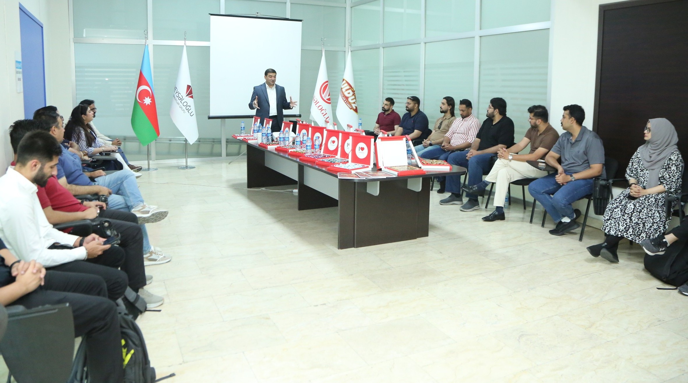 Pakistanlı MBA tələbələri “Ulduz” şokolad fabrikində istehsalat turunda iştirak ediblər – FOTO