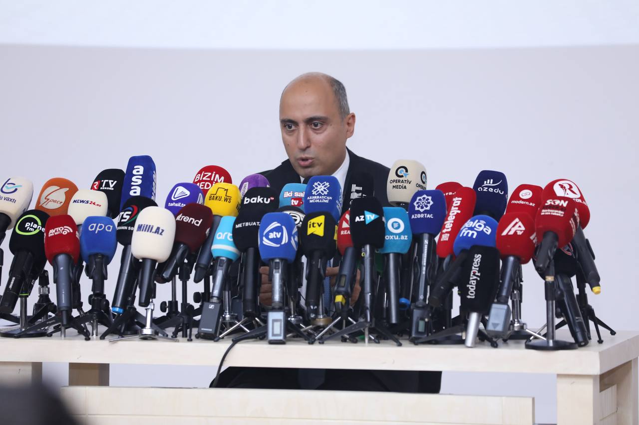 “Müəllim uşağı öyrətmirsə, işinə son veriləcək” – Emin Əmrullayev