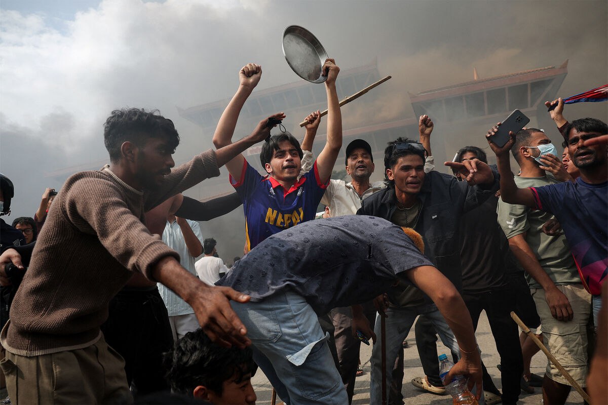 Nepal həbsxanalarından 15 mindən çox məhbus qaçdı