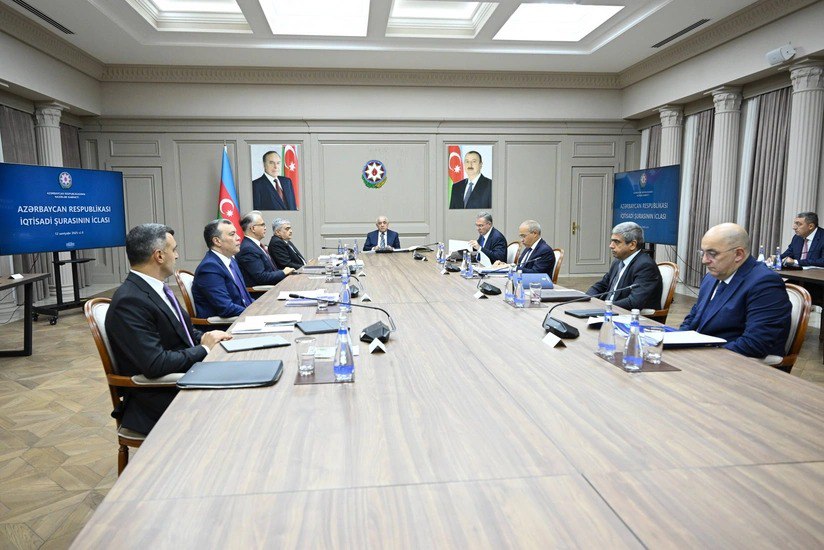 Baş nazir İqtisadi Şuranı toplayıb tapşırıqlar verdi - FOTO