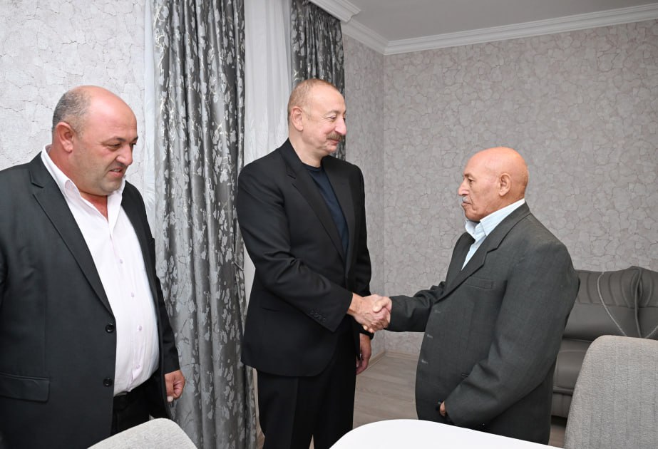 Prezident Xocavənd rayonunun Qırmızı Bazar qəsəbəsində - FOTO