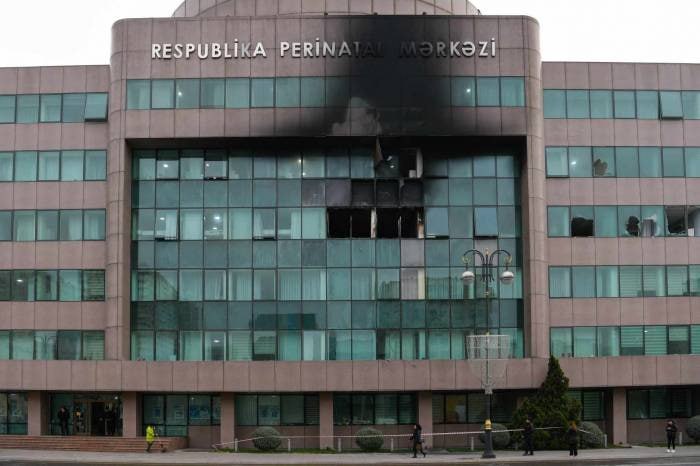 7 körpənin öldüyü yanğınla bağlı təqsirləndirilən sabiq direktor ölkəni 2 dəfə tərk edib