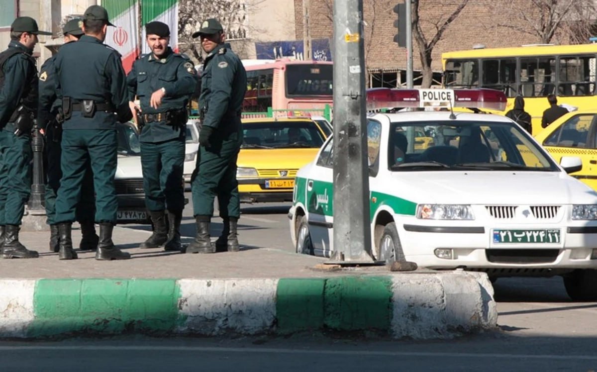 İranda polis maşınına silahlı hücum – 2 ölü, 1 yaralı var