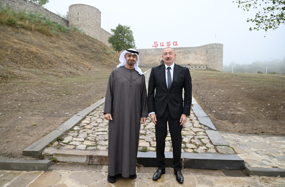 İlham Əliyev və BƏƏ Prezidenti Şuşa qalasının önündə FOTO ÇƏKDİRDİLƏR