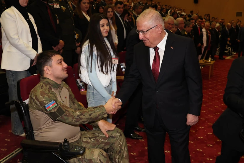 Yaşar Gülər azərbaycanlı qazilərlə görüşdü – FOTO