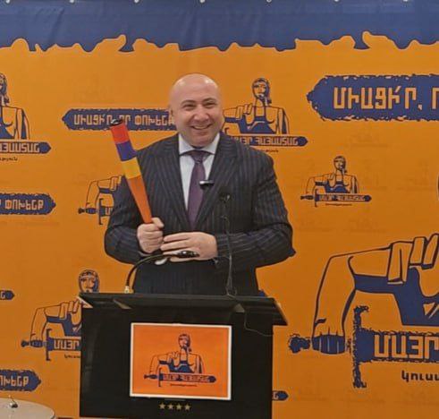 Ermənistanda “Dəyənək” adlı partiya yaradılacaq Ermənistanda “Dəyənək” adlı partiya yaradılacaq
