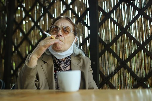 “Nənələrimiz də siqaret çəkib, amma müalicə məqsədilə…” “Nənələrimiz də siqaret çəkib, amma müalicə məqsədilə…”
