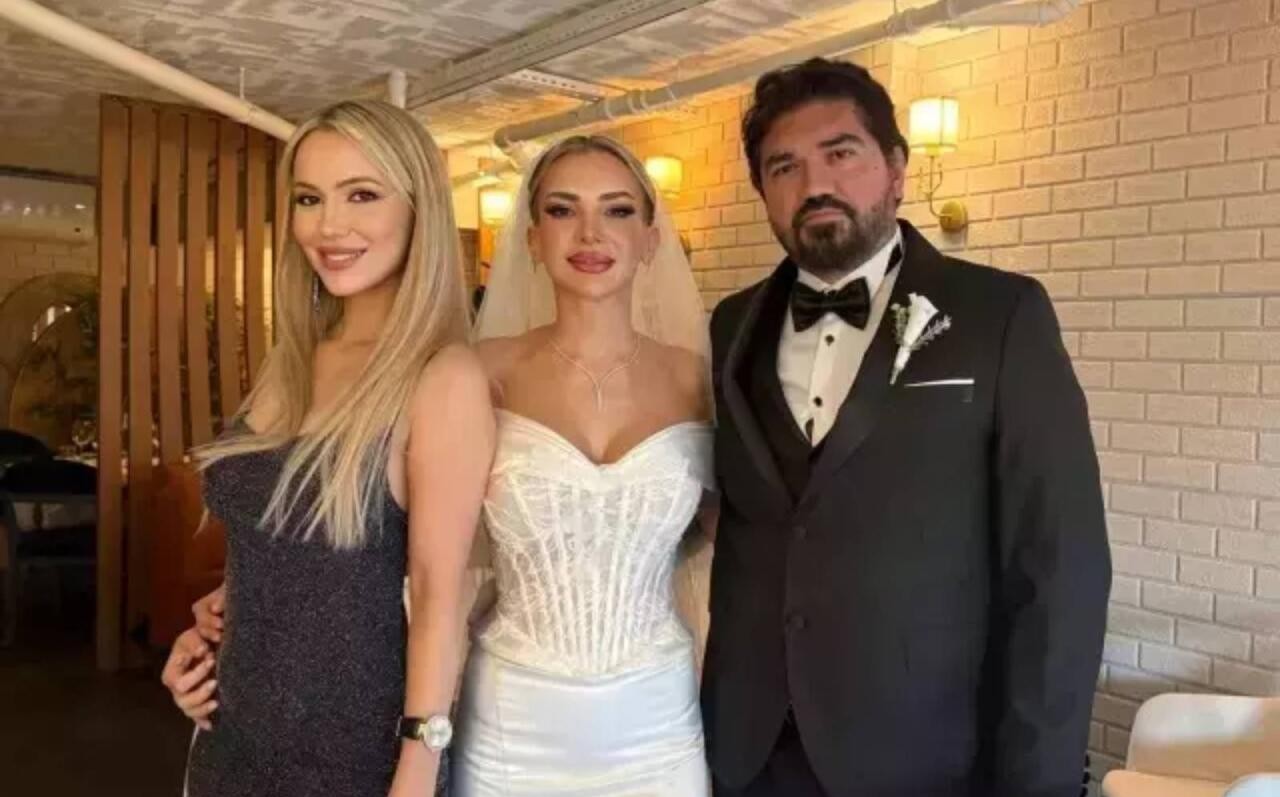 Tanınmış aparıcı özündən 20 yaş kiçik xanımla evləndi - FOTO Tanınmış aparıcı özündən 20 yaş kiçik xanımla evləndi - FOTO